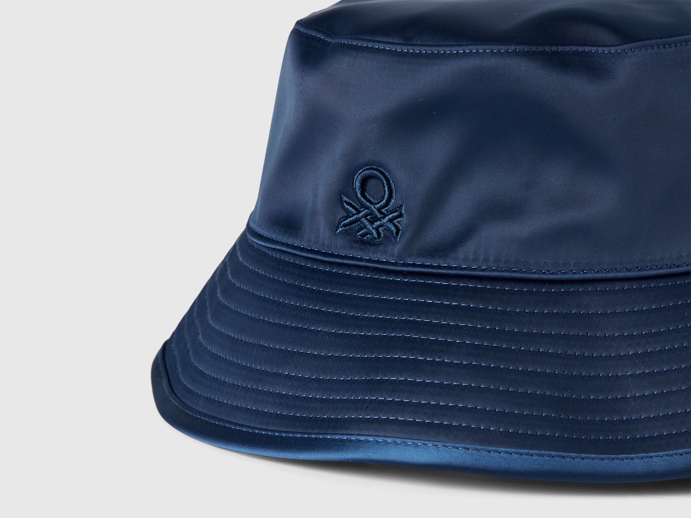 HAT Women image number 3